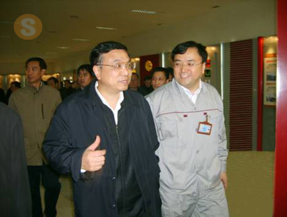 2006年11月21日中共中央政治局常委、國務(wù)院總理李克強(qiáng)（時(shí)任中共遼寧省委書記）蒞臨公司視察